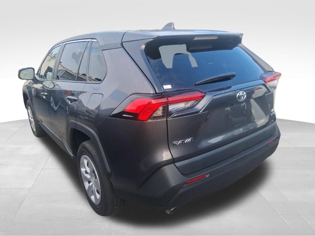 Used 2024 Toyota RAV4 LE AWD/4WD image 5