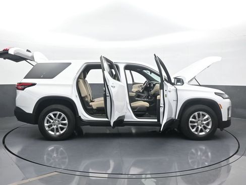 Used 2022 Chevrolet Traverse LS image 70