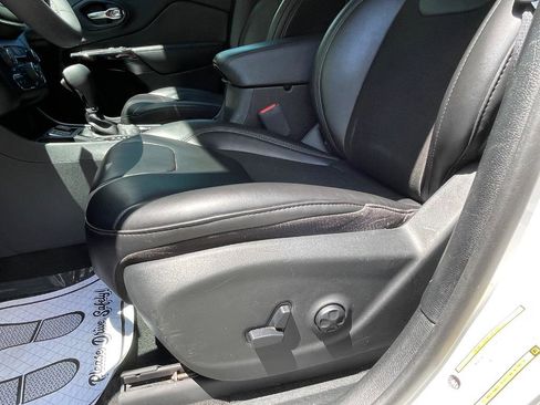 Used 2020 Jeep Cherokee Latitude Plus image 20