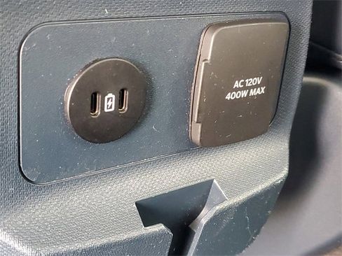 Used 2023 Ford Maverick Lariat w/ Lariat Luxury Package image 11