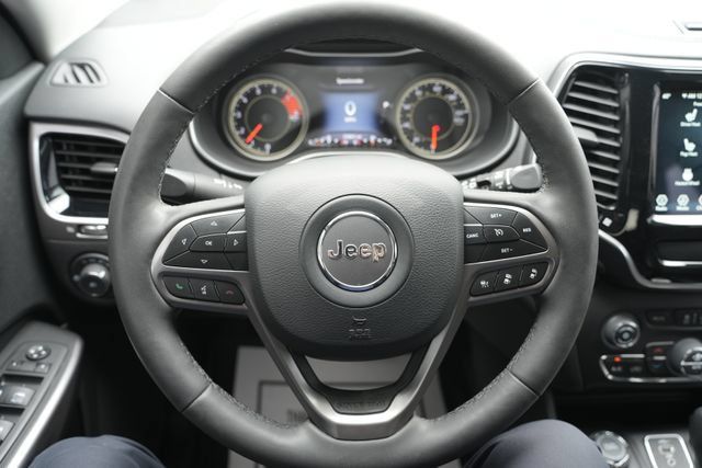 Used 2022 Jeep Cherokee Limited AWD/4WD image 27