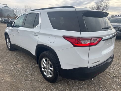 Used 2021 Chevrolet Traverse LT image 3