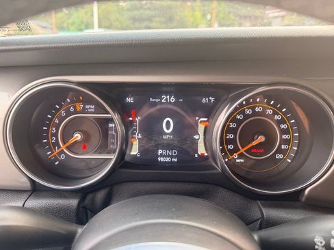 Used 2019 Jeep Wrangler Unlimited Sahara w/ Uconnect 4C Nav & Sound Group AWD/4WD image 21