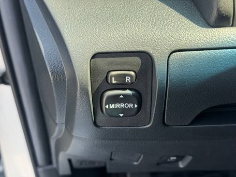 Used 2011 Toyota Camry SE FWD image 18