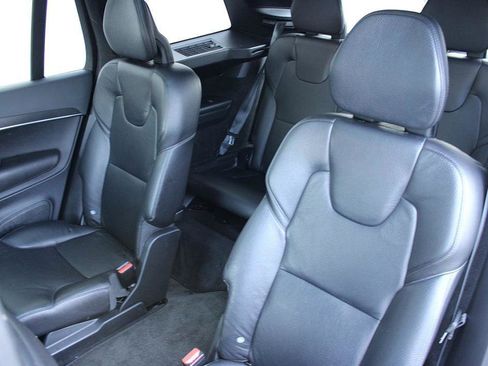 Used 2020 Volvo XC90 T6 Momentum image 14