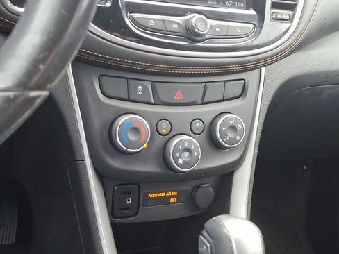 Used 2018 Chevrolet Trax LT w/ LT Convenience Package image 15