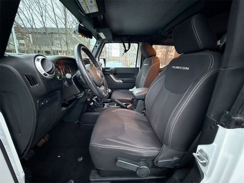 Used 2015 Jeep Wrangler Rubicon w/ Power Convenience Group image 13