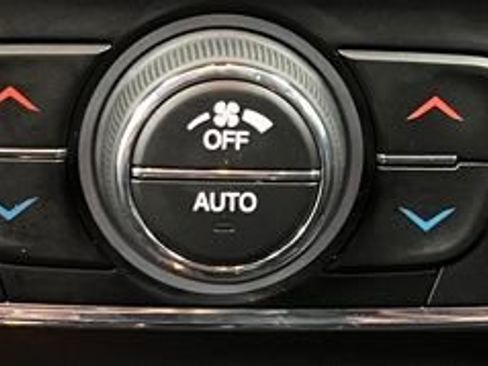 Used 2020 Jeep Cherokee Trailhawk w/ Technology Group AWD/4WD image 34