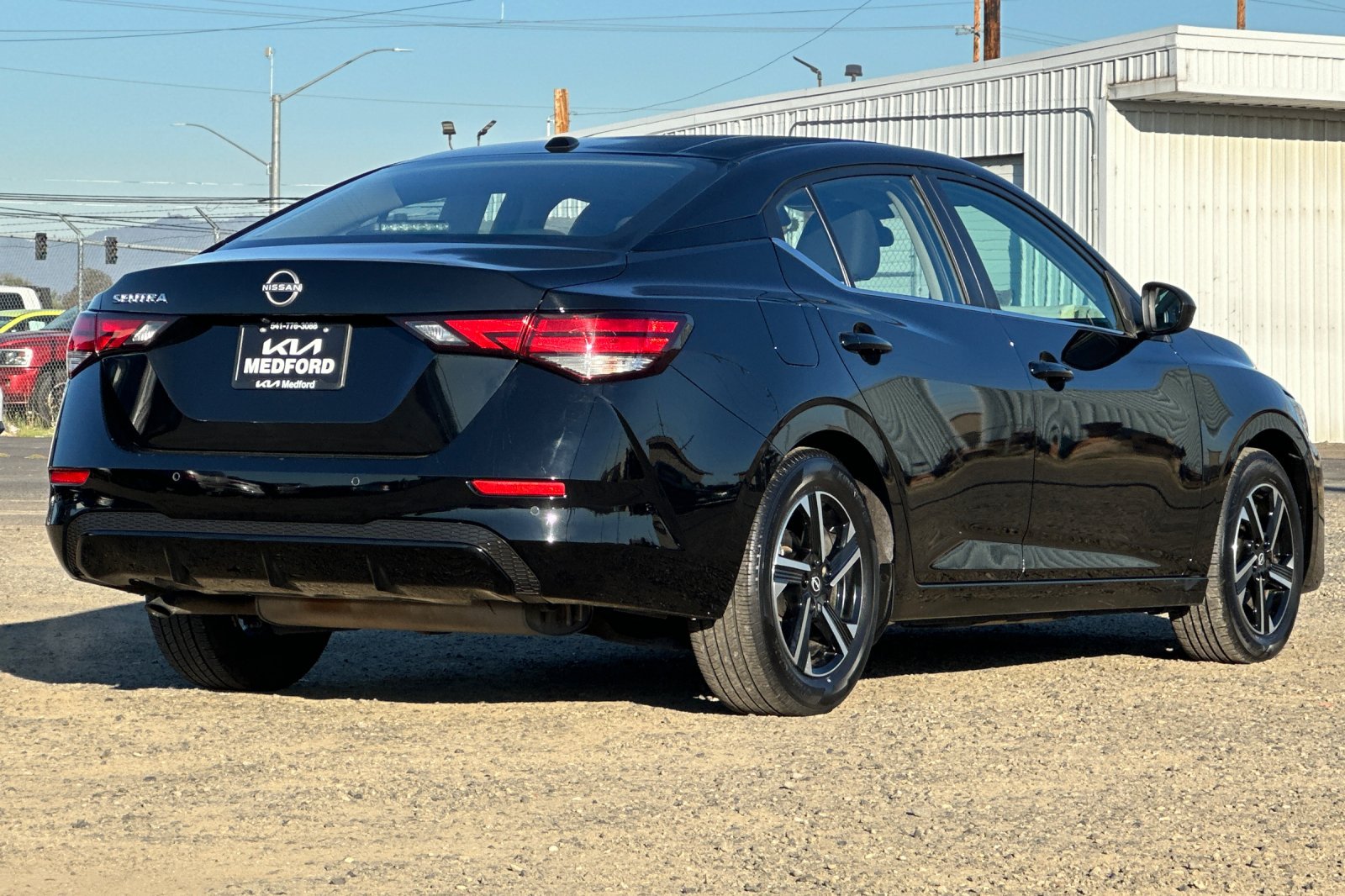 Used 2025 Nissan Sentra SV FWD image 4