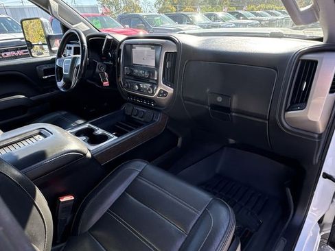 Certified 2019 GMC Sierra 2500 Denali image 30