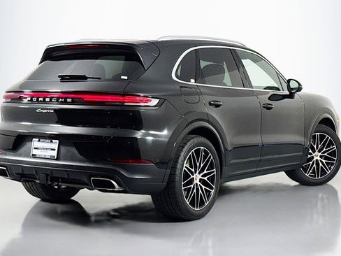 Used 2025 Porsche Cayenne w/ Premium Package image 12