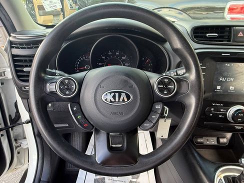 Used 2018 Kia Soul w/ Convenience Package FWD image 12