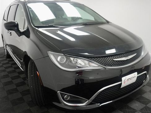 Used 2018 Chrysler Pacifica Touring-L image 10