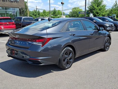 Used 2021 Hyundai Elantra SEL w/ Convenience Package FWD image 9