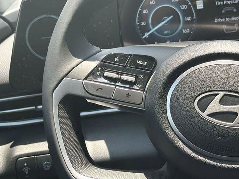 New 2025 Hyundai Elantra Limited image 24