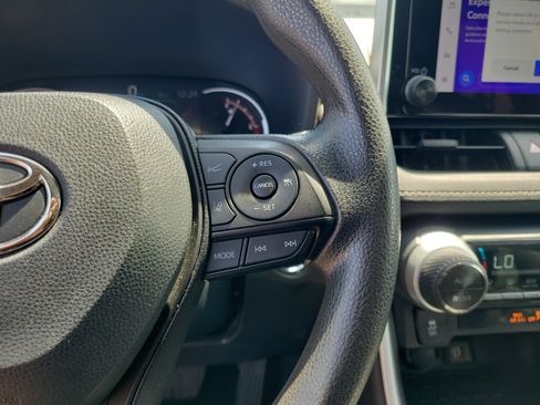 Used 2024 Toyota RAV4 XLE FWD image 23