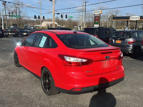 Used 2014 Ford Focus SE w/ Equipment Group 201A image 3