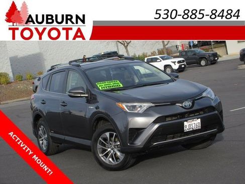 Used 2018 Toyota RAV4 LE image 1