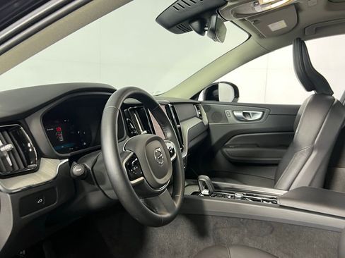 Used 2025 Volvo XC60 B5 Plus image 21