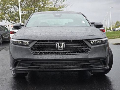 Used 2025 Honda Accord Sport image 3