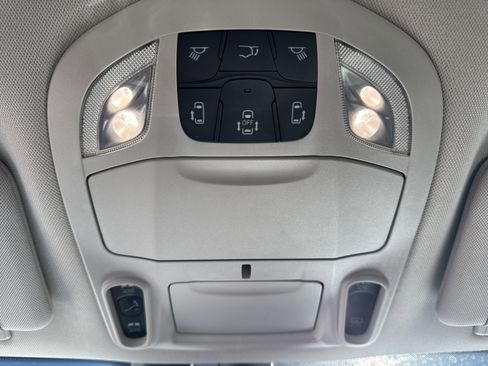 Used 2017 Chrysler Pacifica Limited w/ Advanced Safetytec Group image 24