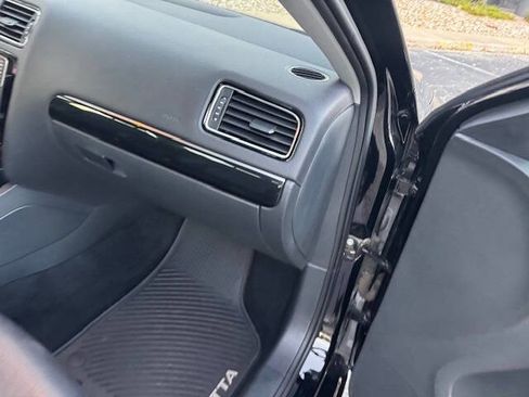 Used 2017 Volkswagen Jetta SEL image 21