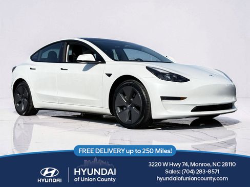 Used 2023 Tesla Model 3 Standard Range image 1