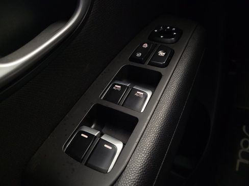 Used 2018 Kia Soul + FWD image 27