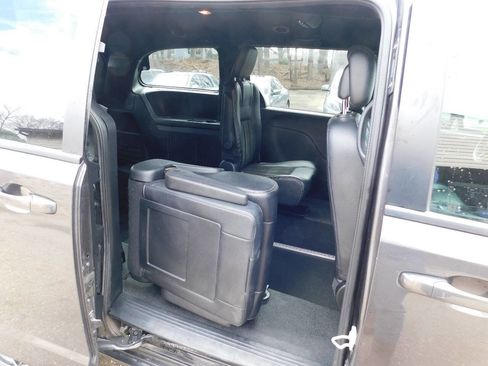 Used 2019 Dodge Grand Caravan SXT w/ Blacktop Package image 29