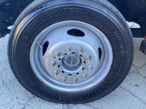 Used 2013 Ford F550 Full Dump and Plows w/ Payload Upgrade Pkg image 27