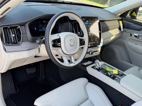 New 2026 Volvo XC90 T8 Ultra w/ Protection Package Premier AWD/4WD image 12