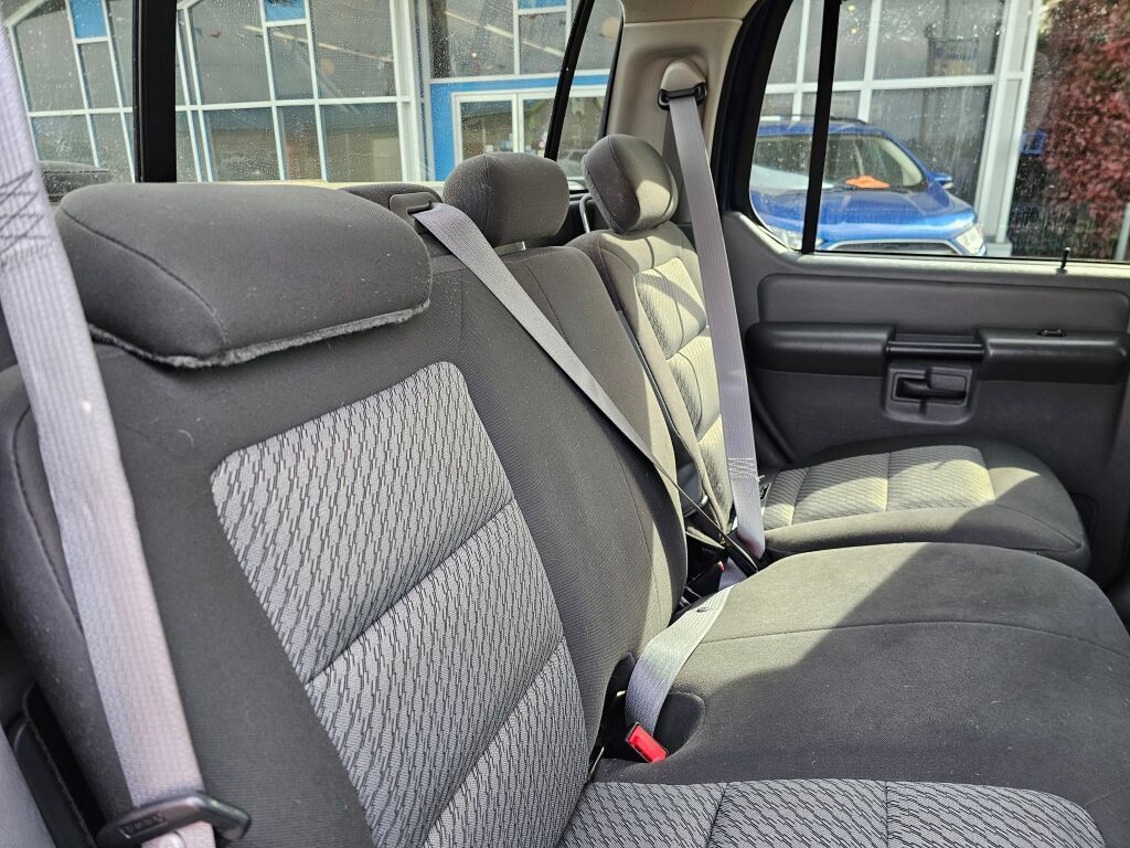 Used 2004 Ford Explorer Sport Trac XLS AWD/4WD image 16