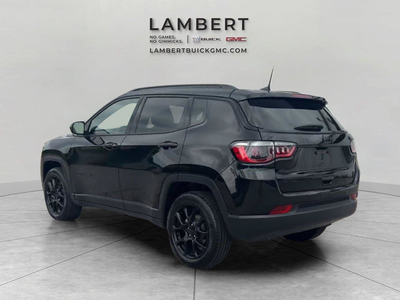 Used 2023 Jeep Compass Latitude w/ Convenience Group AWD/4WD image 3