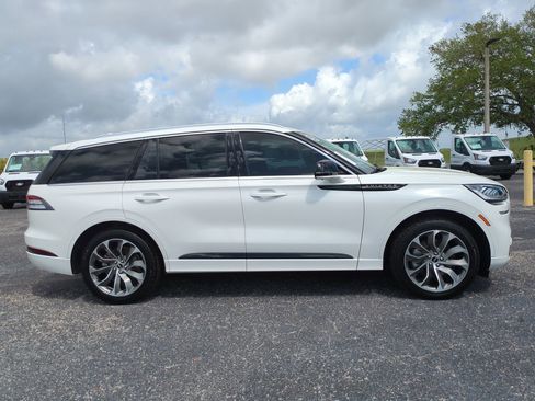 Used 2023 Lincoln Aviator Grand Touring AWD/4WD image 5