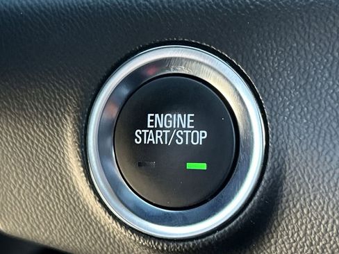 Used 2022 GMC Terrain SLE w/ Driver Convenience Package image 17