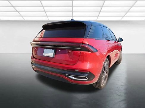Used 2024 Lincoln Nautilus Reserve AWD/4WD image 5