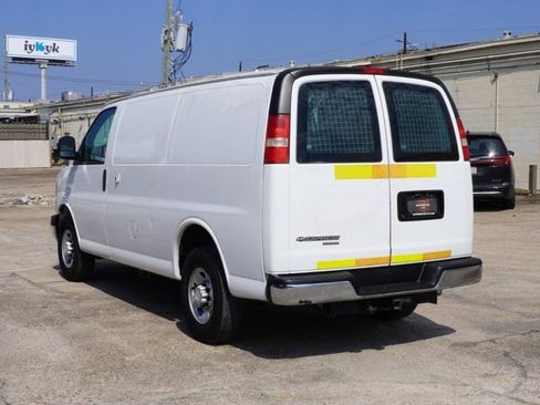Used 2015 Chevrolet Express 2500 image 3