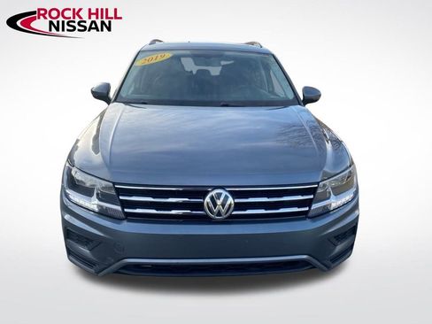 Used 2019 Volkswagen Tiguan SE w/ Panoramic Sunroof Package image 2
