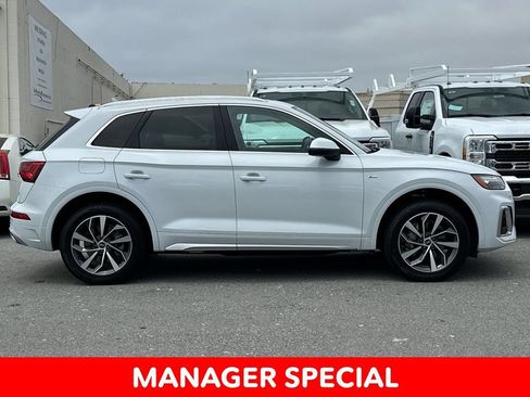 Used 2023 Audi Q5 2.0T Premium w/ Convenience Package AWD/4WD image 2