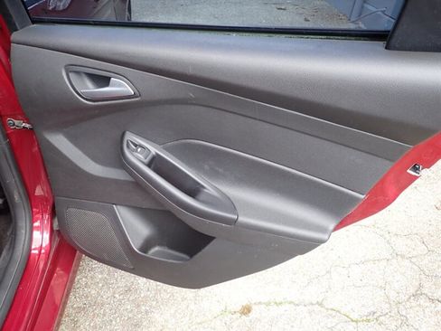 Used 2015 Ford Focus SE w/ SE Sport Package FWD image 24