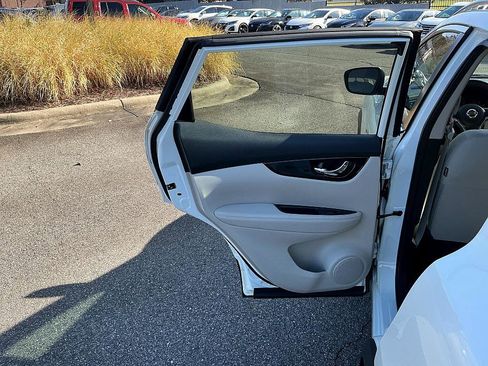 Certified 2022 Nissan Rogue Sport SV image 20