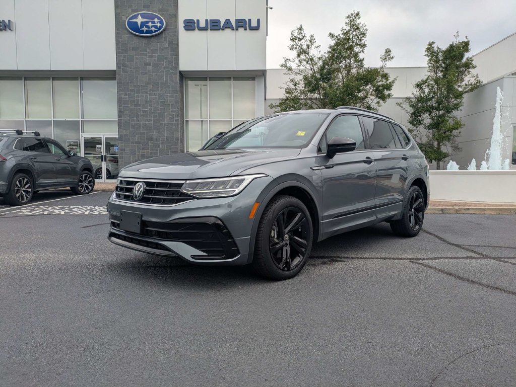 Certified 2024 Volkswagen Tiguan SE R-Line FWD image 9