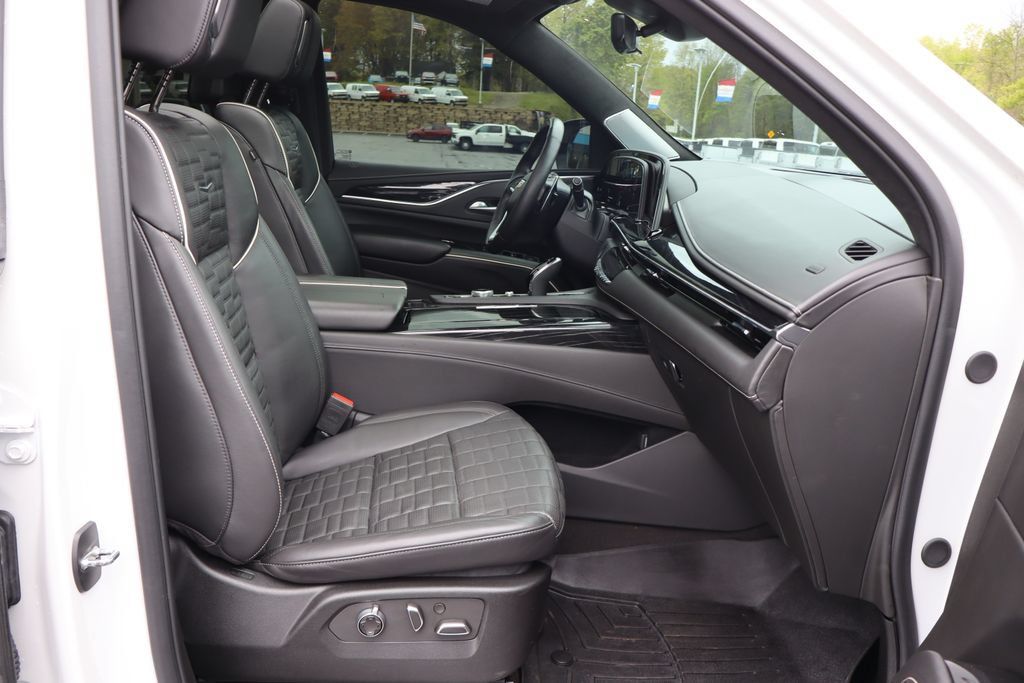 Used 2024 Cadillac Escalade ESV V AWD/4WD image 24