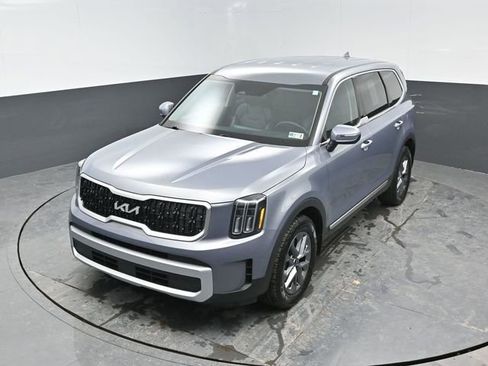 Used 2024 Kia Telluride LX image 29