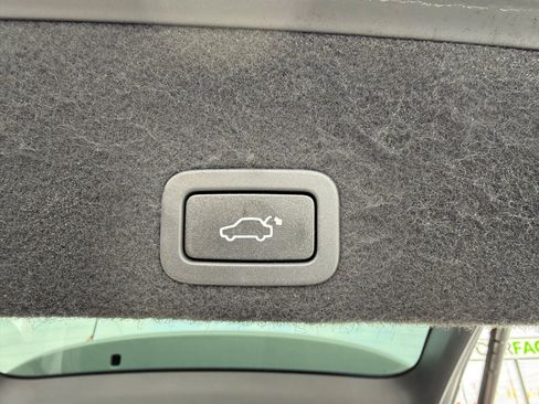 Used 2016 Volvo XC60 T6 Platinum w/ Climate Package image 12