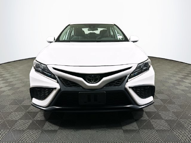 Used 2023 Toyota Camry SE FWD image 3