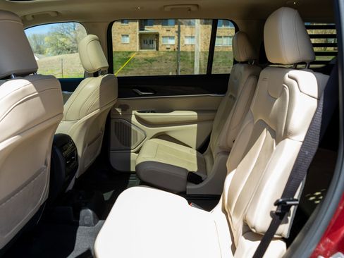 Used 2021 Jeep Grand Cherokee L Limited AWD/4WD image 31