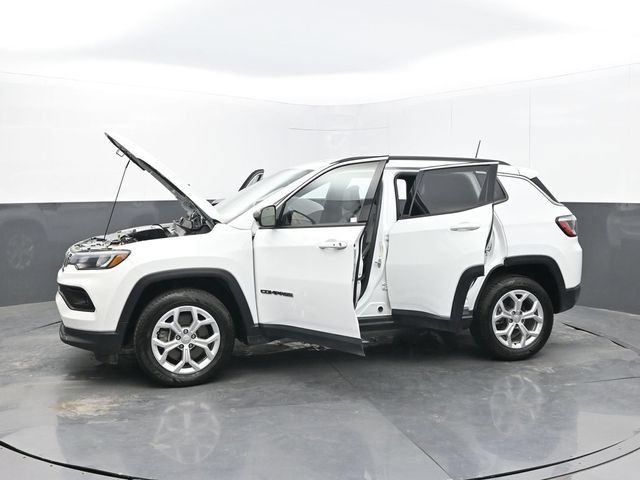 Used 2024 Jeep Compass Latitude AWD/4WD image 63