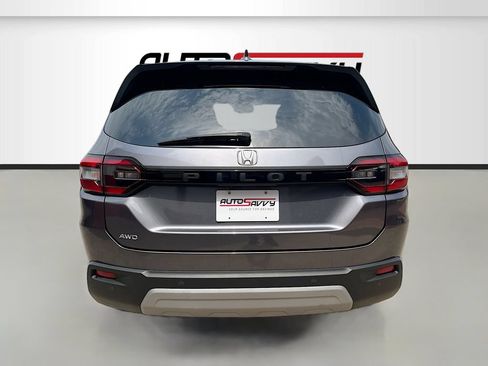 Used 2025 Honda Pilot EX-L image 6