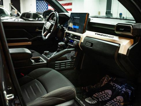 Used 2024 Toyota Tacoma TRD Off-Road image 12